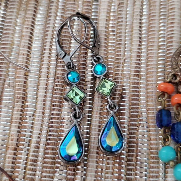 Set of 7 pair of green / amber tone earrings - Picture 6 of 7